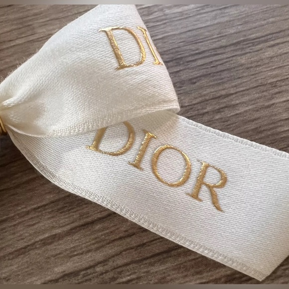 ✨ Dior Keychain Ribbon Gold + White Satin Bow Star Charm Keyfob✨ - Picture 2 of 3